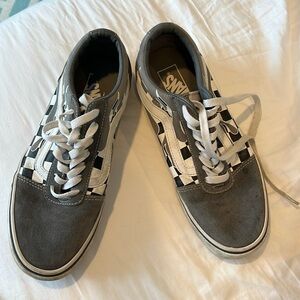 Men’s 8 vans minimal wear